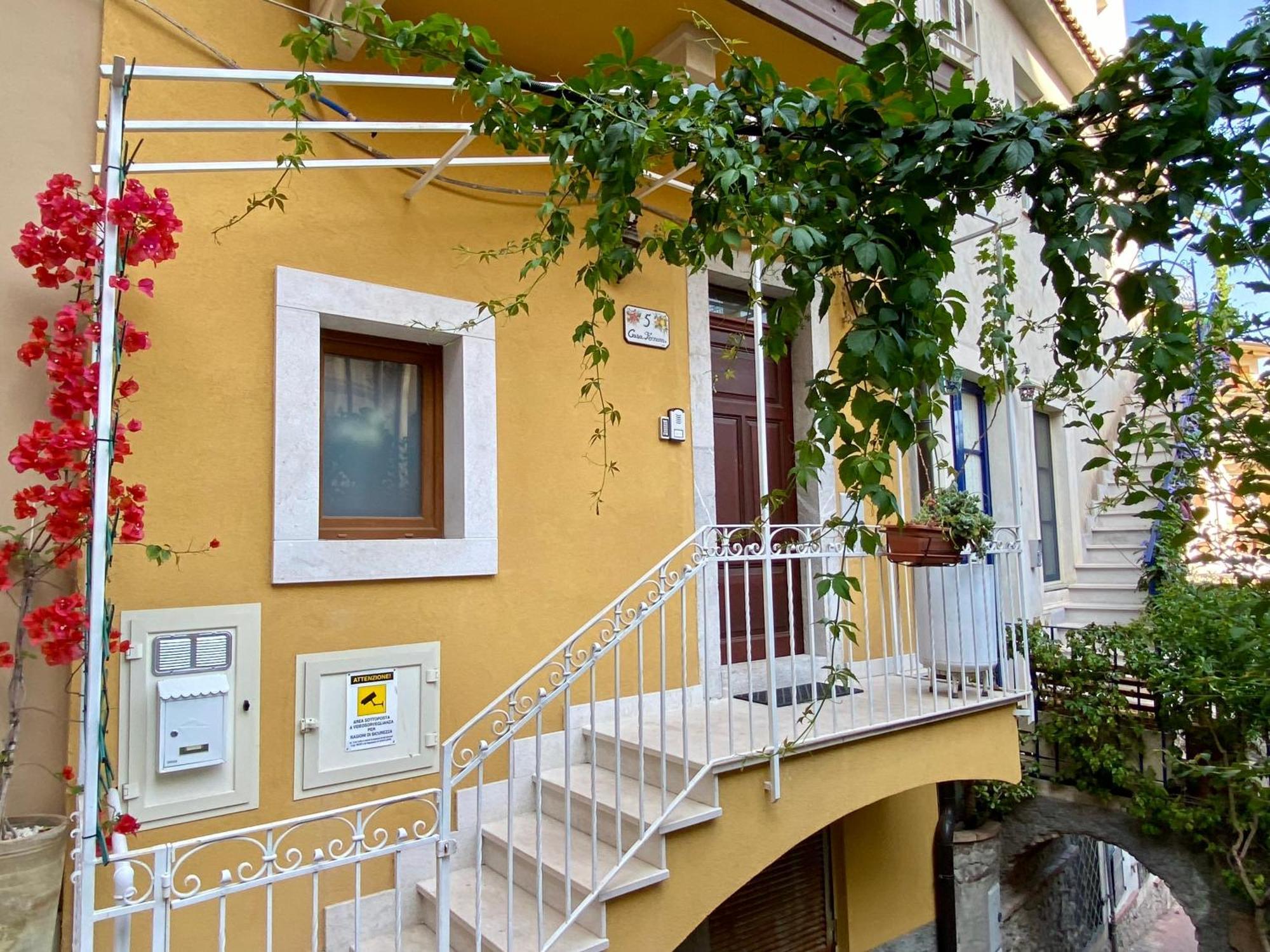 Sole Apartment Taormina Eksteriør bilde